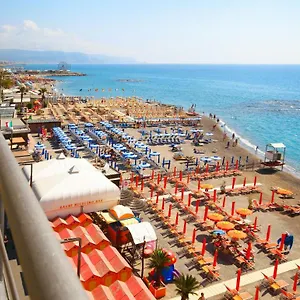 https://frontemare-mozzafiato.hotelitalianriviera.com